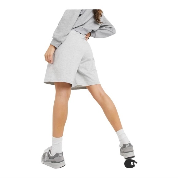 Asos DESIGN longer length sweat shorts in gray - Picture 7 of 9